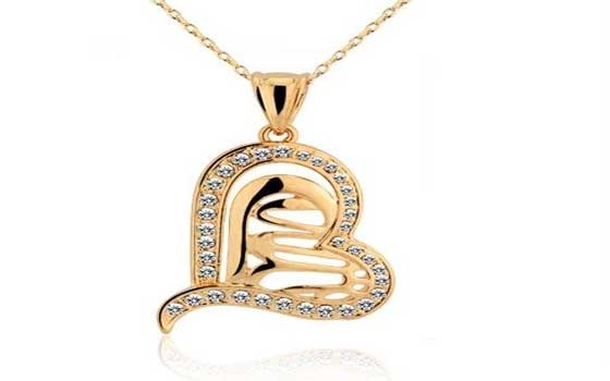 مصر اليوم - تزيني بقلادات أنيقة مرصعة بالكريستال في عيد الفطر