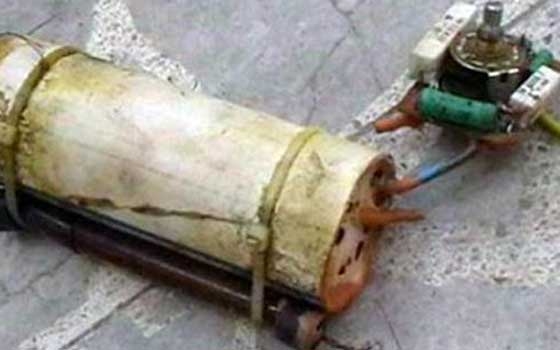   مصر اليوم - إبطال مفعول قنبلة بدائية الصنع أمام قسم شرطة الأزبكية في شارع الجلاء