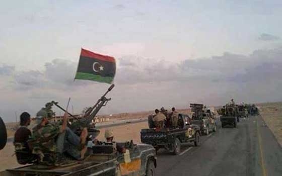   مصر اليوم - قوات الدرع الوسطى الليبية تخلي معسكر اليرموك من القوات المتمركزة به