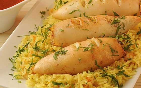   مصر اليوم - كالاماري محشي بالجمبري والأرز