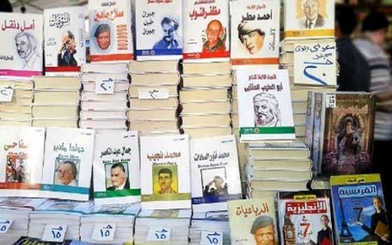   مصر اليوم - مباحث المصنفات تضبط كتبًا مزورة لإصدارات المصرية اللبنانية بفرش كتب