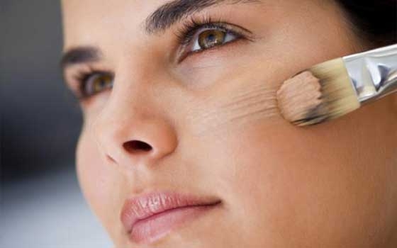   مصر اليوم - نصائح لاستخدام كريم الأساس لبشرة خالية من العيوب