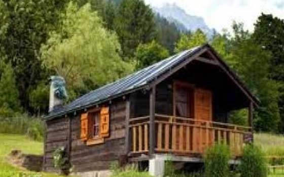   مصر اليوم - مليونير أميركي يعيش في كوخ بدائي