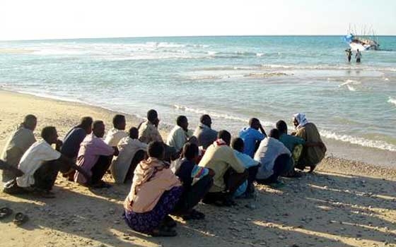 مصر اليوم - القبض على 45 مصريًا أثناء محاولة التسلل إلي ليبيا