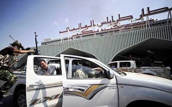   مصر اليوم - تجدد الاشتباكات في محيط مطار طرابلس الليبي الدولي فجر الثلاثاء