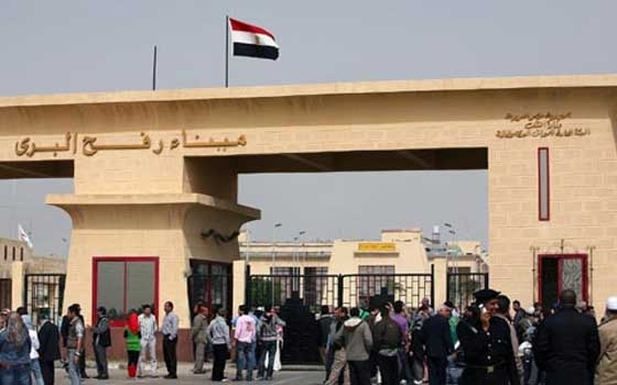   مصر اليوم - وصول 15 عائلة جزائرية إلى بلادهم بعد إجلائها من غزة عبر معبر رفح