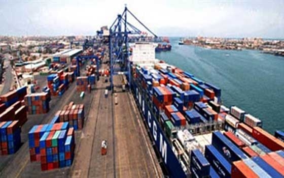   مصر اليوم - وصول ألف راكب و60 شاحنة بضائع لميناء سفاجا