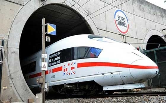   مصر اليوم - إجلاء المئات من نفق المانش بعد تعطل قطار