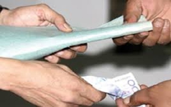   مصر اليوم - القبض على مساعد رئيس حي السيدة زينب لتلقيه رشوة