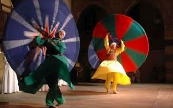   مصر اليوم - عروض فنية لـالتنورة التراثية والتخت العربي في بيت القاضي