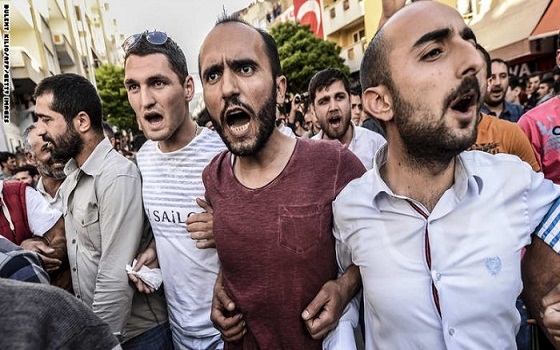   مصر اليوم - احتجاجات في مدينتي بطمان وفان التركيتين ضد تنظيم داعش