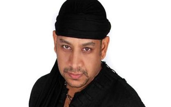   مصر اليوم - عصام كاريكا يصاب بالذعر في رامز قرش البحر