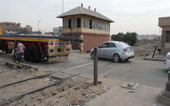   مصر اليوم - لبيب يُكلف الحافظين باستغلال المساحات الشاغرة أسفل الجسور