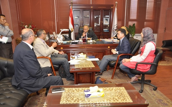   مصر اليوم - محافظ بني سويف يستقبل رئيس شركة سامسونغ مصر