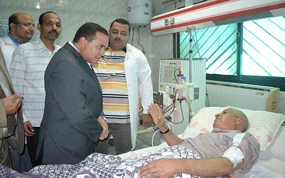   مصر اليوم - محافظ الإسماعيليَّة يصرف مكافئة لأطباء وممرضي مستشفى التل الكبير