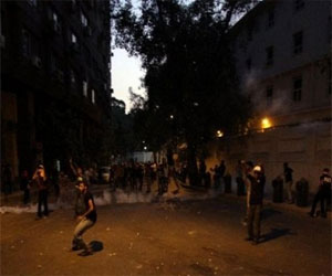   مصر اليوم - تظاهرات واشتباكات أمام السفارة السورية في القاهرة