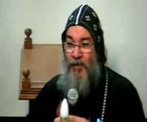   مصر اليوم - الأنبا مكاريوس يدعو خلال قداس عيد الميلاد إلى الوحدة في حب مصر