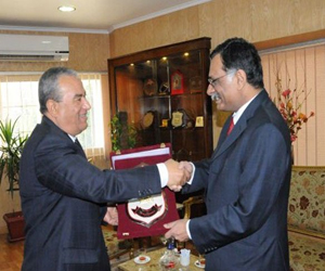   مصر اليوم - سفير بنغلاديش في القاهرة يلتقي محافظ أسوان ويشيد بالحضارة المصرية