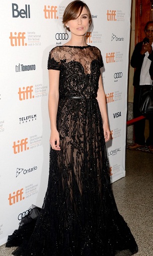   مصر اليوم - كيرا نايتلي جميلة الجميلات بثوب لإيلي صعب