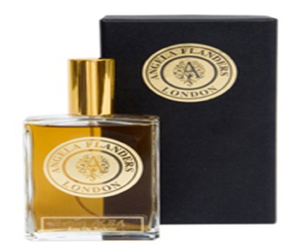 مصر اليوم - أنجيلا فلانديرز تطلق عطرها الجديد أكوا ألبا