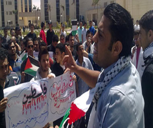   مصر اليوم - طلاب جامعة سيناء يتظاهرون احتجاجًا على القصف الإسرائيلي لغزة