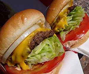   مصر اليوم - الوجبات السريعة سر اصابة الأطفال بالحصوات