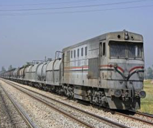 مصر اليوم - الشرطة تنقل 170 سائحًا بعد قطع السكك الحديد في أسيوط