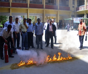   مصر اليوم - علوم عين شمس تجري تجربة لإخلاء المباني وقت الحرائق