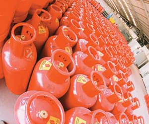   مصر اليوم - ضبط مديرين في شركتي بترول يهربان اسطوانات الغاز