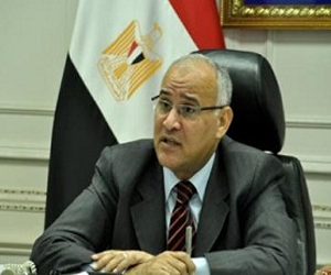 مصر اليوم - محافظ البحيرة يتفقد أعمال رصف ونظافة شوارع دمنهور