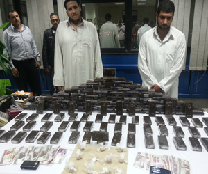 مصر اليوم - أمن الإسكندرية يضبط شقيقين يتاجران في المخدرات