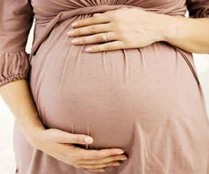   مصر اليوم - أخطار الكحل على الأم الحامل