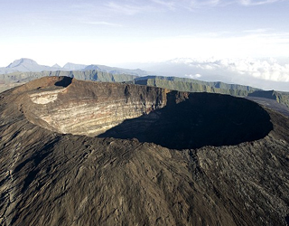   مصر اليوم - البراكين والشواطيء في ريونيون جنة المحيط الهندي