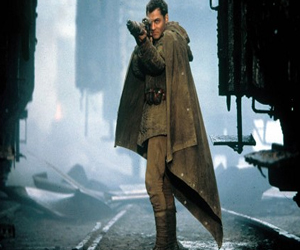   مصر اليوم - قناص المقاومة السورية يستلهم دور الممثل البريطاني جودي لو في اصطياد جنود الأسد