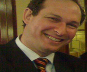   مصر اليوم - أيمن الشيوي لـمصر اليوم : بلدنا سيدافع عنها المثقفون أكثر من جيشها