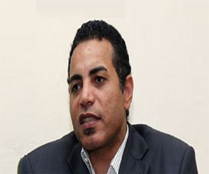   مصر اليوم - الصحافيون يعلنون تضامنهم مع عبدالرحيم في وقفة أمام الشورى