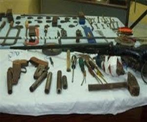 مصر اليوم - ضبط عاطل في الأقصر حَوَّل منزله إلى ورشة لتصنيع الأسلحة