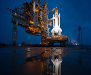   مصر اليوم - مركبة أتلانتيس الفضائية تقوم برحلتها الأخيرة برًا