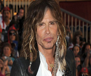   مصر اليوم - اضطراب يشوب العلاقة بين ستيفن تايلر وخطيبته