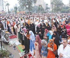   مصر اليوم - الإفتاء تجيز خروج المرأة لأداء صلاة العيد
