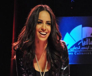   مصر اليوم - أمال ماهر تحيى حفلًا غنائيًا في ساقية الصاوي للمرة الأولى