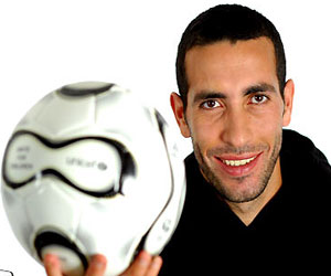   مصر اليوم - أبو تريكة يحتفل بـعيد ميلاده في النادي الأهلي