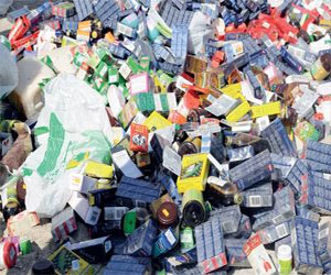   مصر اليوم - ضبط مستحضرات تجميل غير صالحة للاستخدام الآدمي في مصنع في الإسكندرية