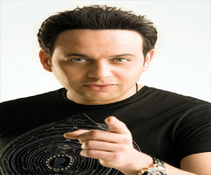 مصر اليوم - مصطفى قمر يغني فوق سيارة نصف نقل احتفالًا بـجوه اللعبة