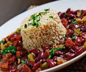   مصر اليوم - طاجن الدجاج مع الأرز والفاصوليا الحمراء