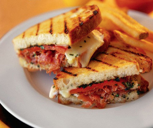   مصر اليوم - ساندويتش ميكس اللحوم بالجبن