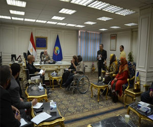   مصر اليوم - محافظ البحيرة يبدأ في تسليم 800 فرصة عمل إلى المعاقين