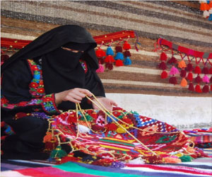   مصر اليوم - وزير السياحة يفتتح معرضًا للمشغولات البدوية في شرم الشيخ