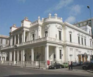   مصر اليوم - قنصل فرنسا في الإسكندرية يفتتح معرض الأوبرا وسطح الرخام