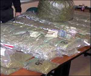   مصر اليوم - الحكم على شرطي بالمؤبد لإتجاره بالمخدرات في الإسكندرية